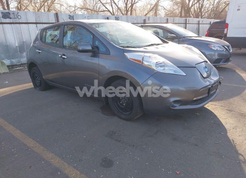 2015 Nissan Leaf S (VIN 1N4AZ0CP8FC313734) main photo