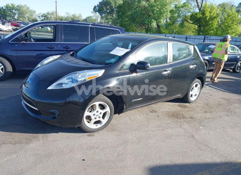 Photo 2 of 2013 Nissan Leaf SV (VIN 1N4AZ0CP9DC422779)