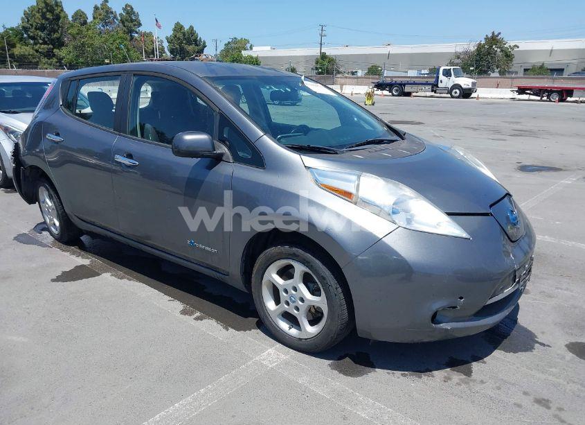 2014 Nissan Leaf SV (VIN 1N4AZ0CP9EC335871) main photo