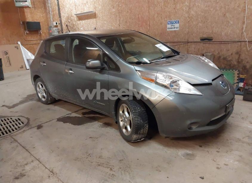 2014 Nissan Leaf SV (VIN 1N4AZ0CPXEC335135) main photo