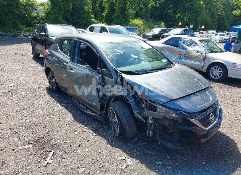 2018 Nissan Leaf SV (VIN 1N4AZ1CP1JC302105) main photo