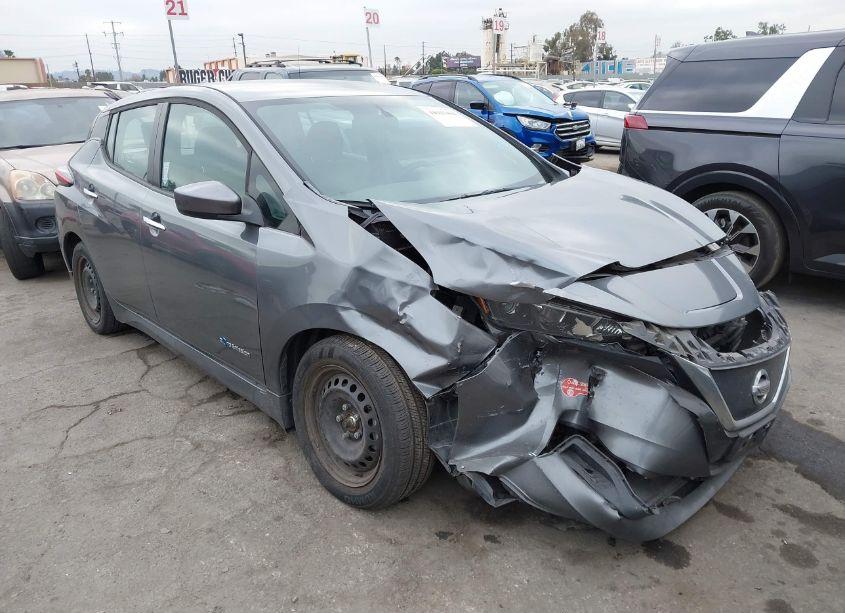 2018 Nissan Leaf S (VIN 1N4AZ1CPXJC315340) main photo