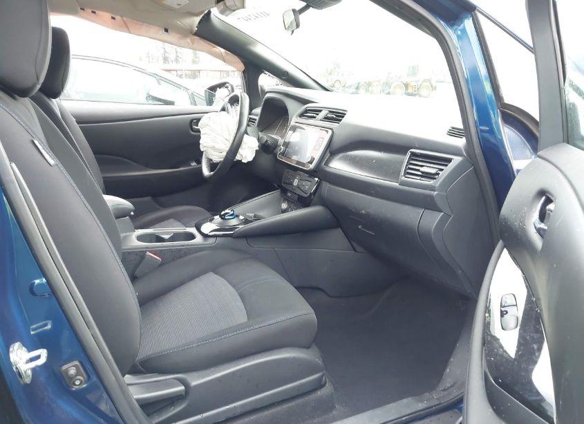 Photo 5 of 2022 Nissan Leaf SV 40 KWH (VIN 1N4AZ1CV5NC554640)