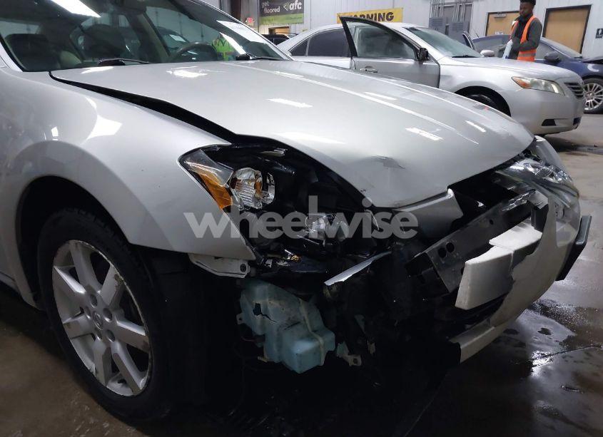 Photo 6 of 2005 Nissan Maxima 3.5 SL (VIN 1N4BA41E75C828243)