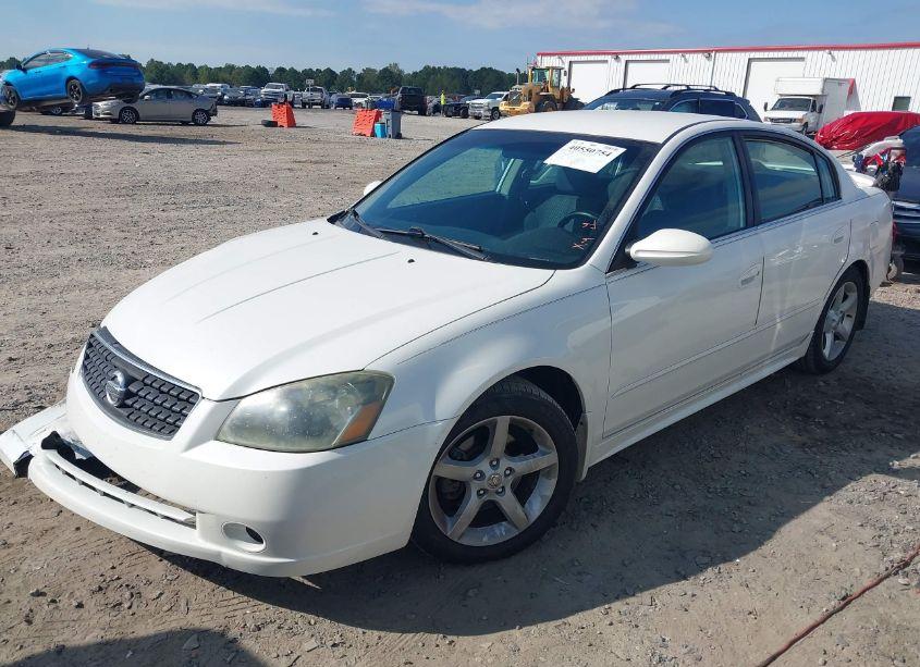 Photo 2 of 2005 Nissan Altima 3.5 SE (VIN 1N4BL11D05C394909)