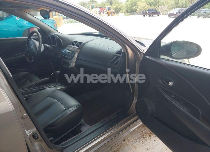 Photo 5 of 2003 Nissan Altima 3.5 SE (VIN 1N4BL11D13C290488)