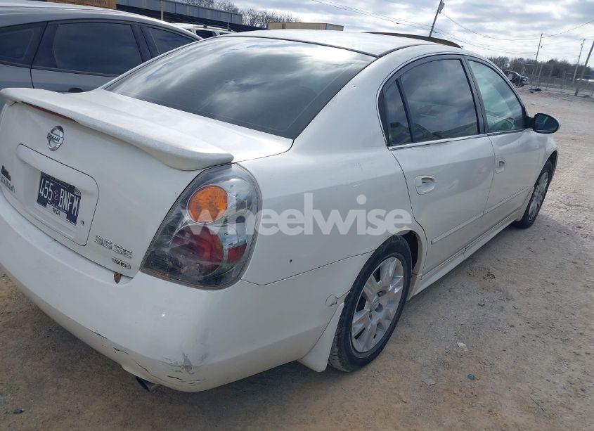 Photo 4 of 2004 Nissan Altima 3.5 SE (VIN 1N4BL11D34C120554)