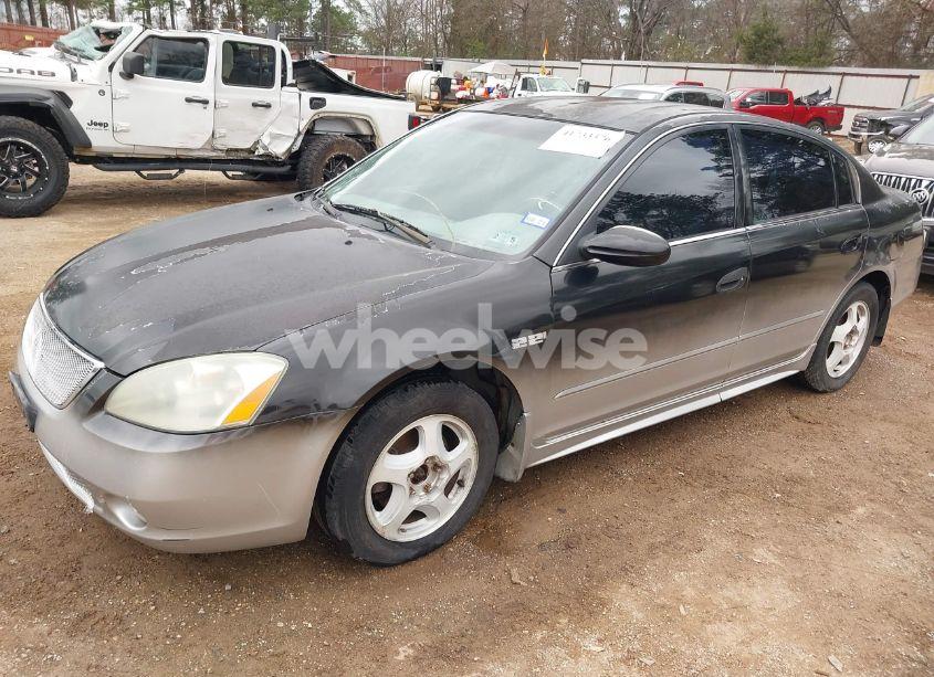 Photo 2 of 2002 Nissan Altima 3.5 SE (VIN 1N4BL11D52C260747)