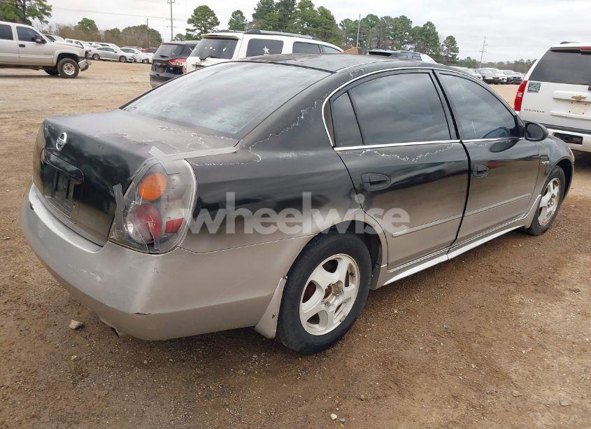 Photo 4 of 2002 Nissan Altima 3.5 SE (VIN 1N4BL11D52C260747)