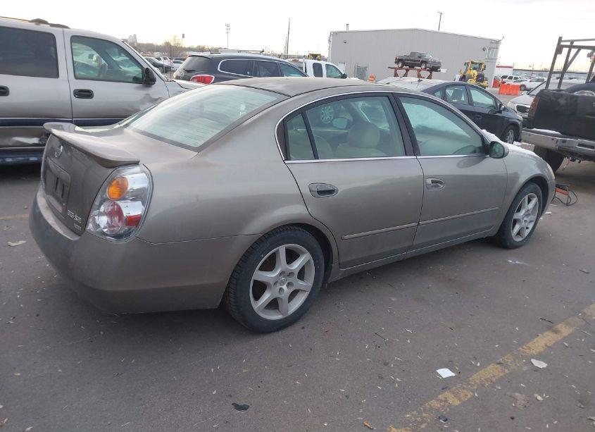 Photo 4 of 2003 Nissan Altima 3.5 SE (VIN 1N4BL11D63C160903)