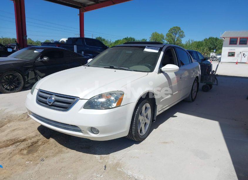 Photo 2 of 2002 Nissan Altima 3.5 SE (VIN 1N4BL11D92C218274)