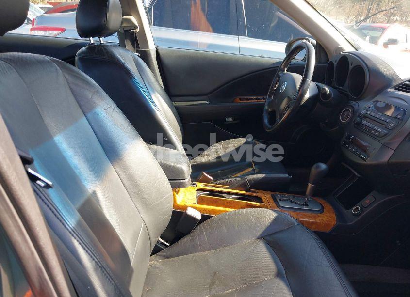 Photo 5 of 2002 Nissan Altima 3.5 SE (VIN 1N4BL11E22C121586)