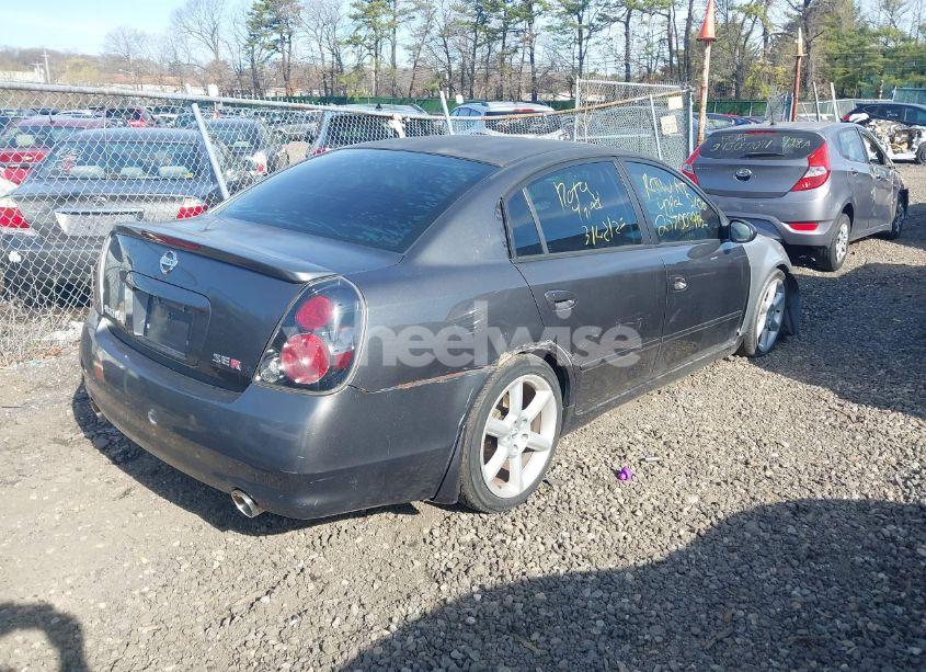 Photo 4 of 2005 Nissan Altima 3.5 SE-R (VIN 1N4BL11E65C250855)