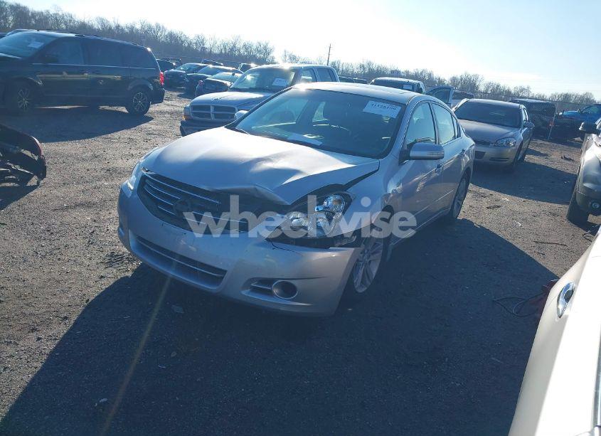 Photo 2 of 2010 Nissan Altima 3.5 SR (VIN 1N4BL2AP1AN552141)