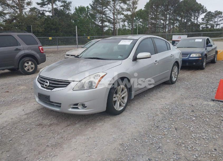 Photo 2 of 2010 Nissan Altima 3.5 SR (VIN 1N4BL2AP2AN473688)