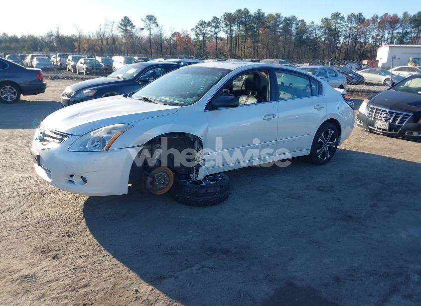 Photo 2 of 2011 Nissan Altima 3.5 SR (VIN 1N4BL2AP2BN416831)
