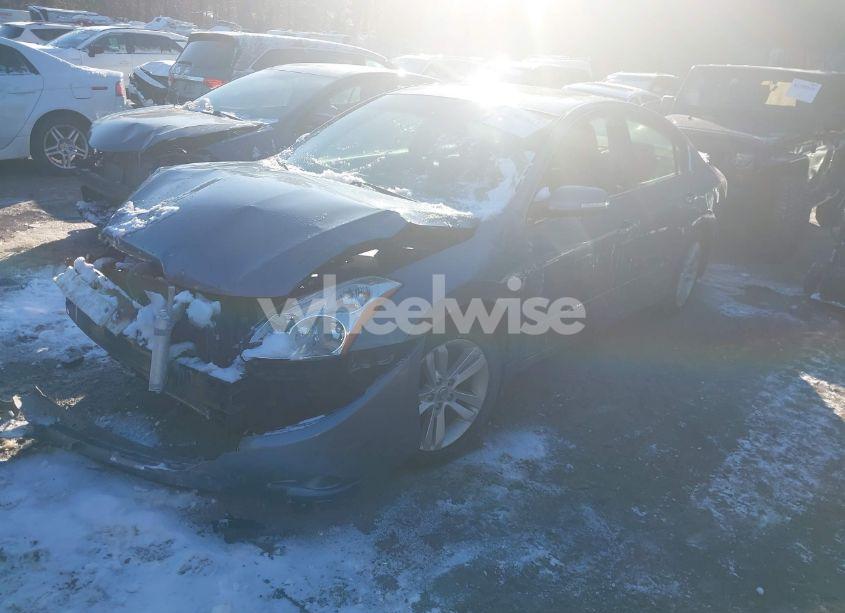Photo 2 of 2010 Nissan Altima 3.5 SR (VIN 1N4BL2AP3AN556868)