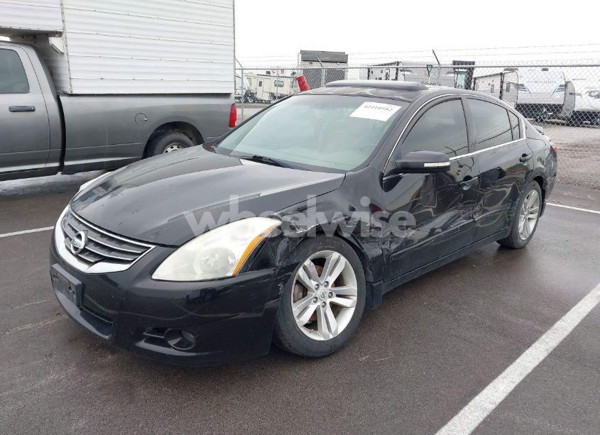 Photo 2 of 2011 Nissan Altima 3.5 SR (VIN 1N4BL2AP3BN505064)