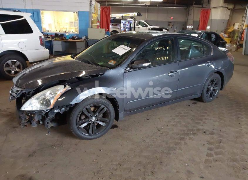 Photo 2 of 2010 Nissan Altima 3.5 SR (VIN 1N4BL2AP4AN534992)