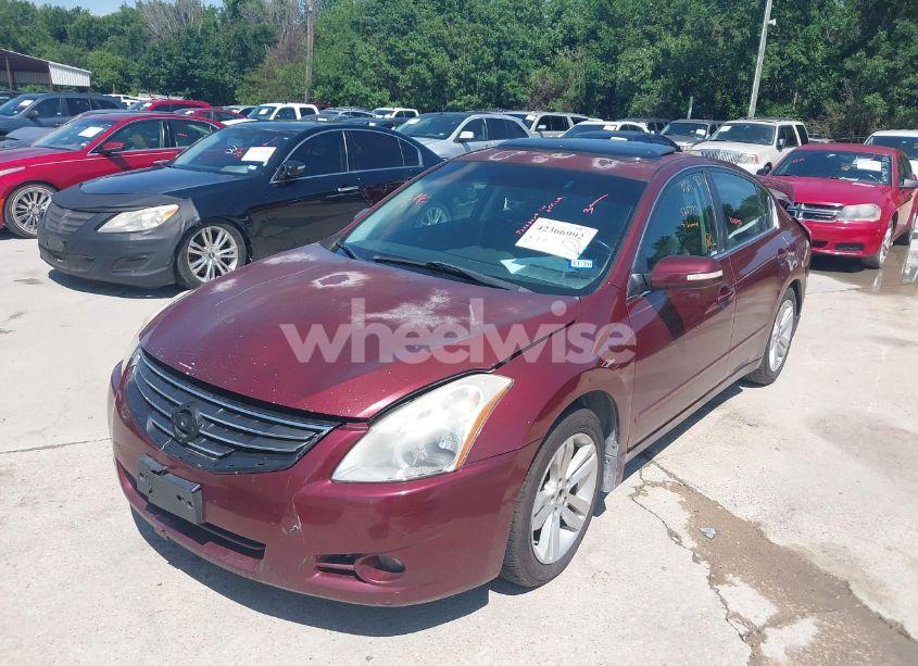 Photo 2 of 2010 Nissan Altima 3.5 SR (VIN 1N4BL2AP6AN565399)