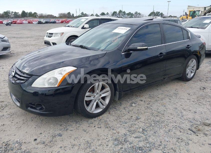 Photo 2 of 2011 Nissan Altima 3.5 SR (VIN 1N4BL2AP8BN428630)