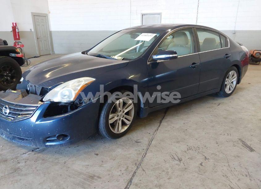 Photo 2 of 2011 Nissan Altima 3.5 SR (VIN 1N4BL2AP8BN468951)