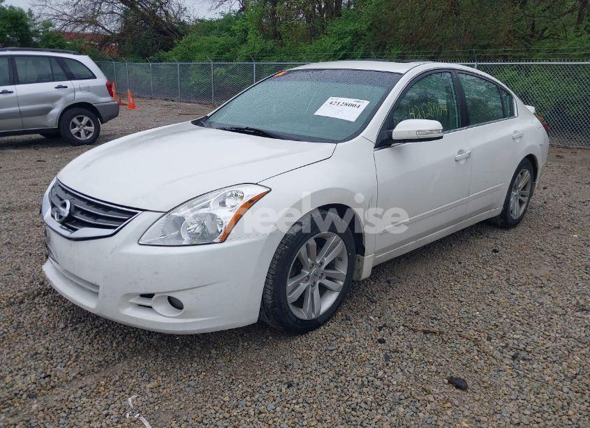 Photo 2 of 2010 Nissan Altima 3.5 SR (VIN 1N4BL2AP9AC101986)
