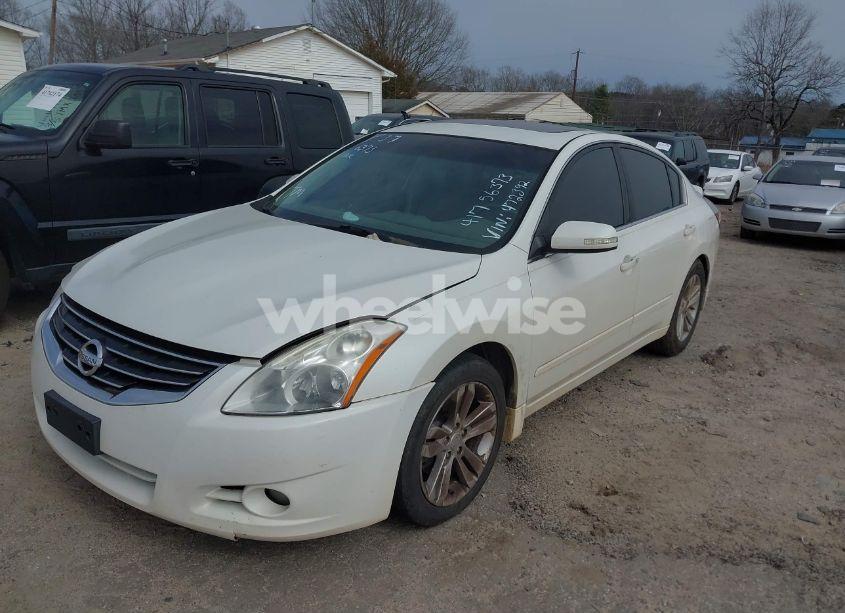 Photo 2 of 2010 Nissan Altima 3.5 SR (VIN 1N4BL2AP9AN472392)