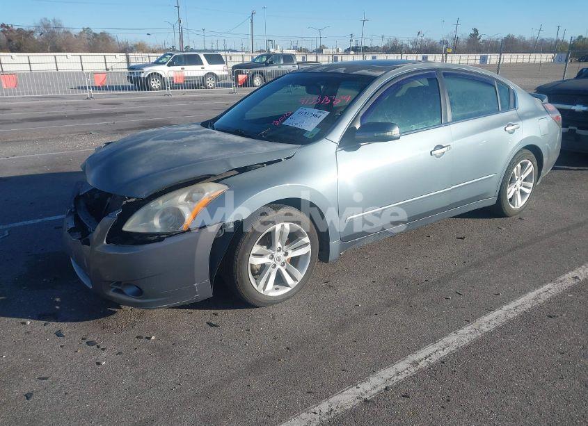 Photo 2 of 2010 Nissan Altima 3.5 SR (VIN 1N4BL2APXAN457125)