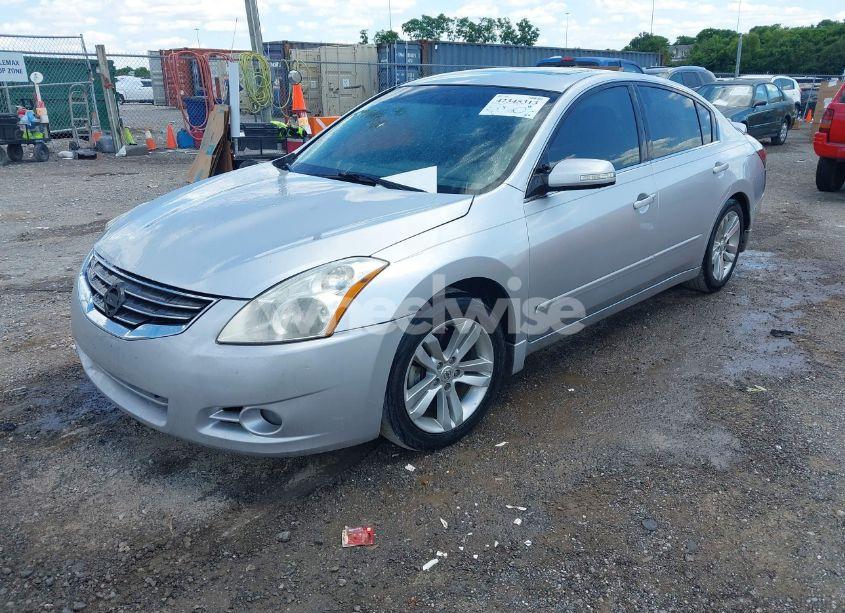 Photo 2 of 2011 Nissan Altima 3.5 SR (VIN 1N4BL2APXBC159817)