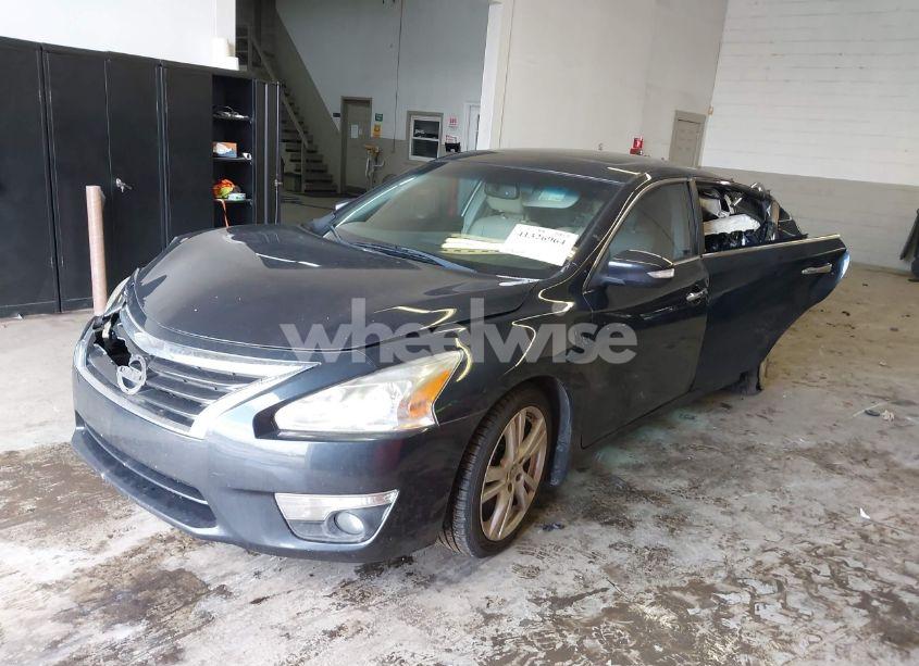 Photo 2 of 2013 Nissan Altima 3.5 SL (VIN 1N4BL3AP0DN471979)