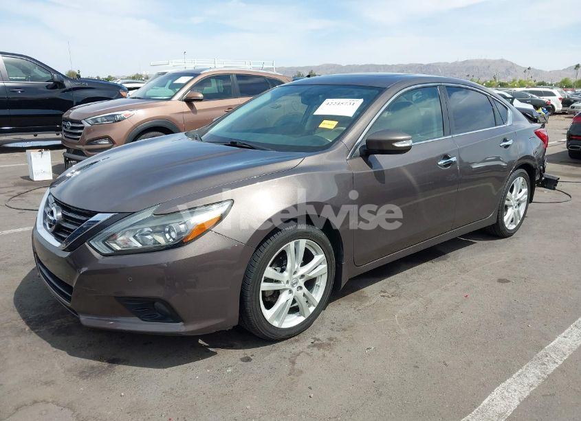 Photo 2 of 2016 Nissan Altima 3.5 SL (VIN 1N4BL3AP0GC141968)