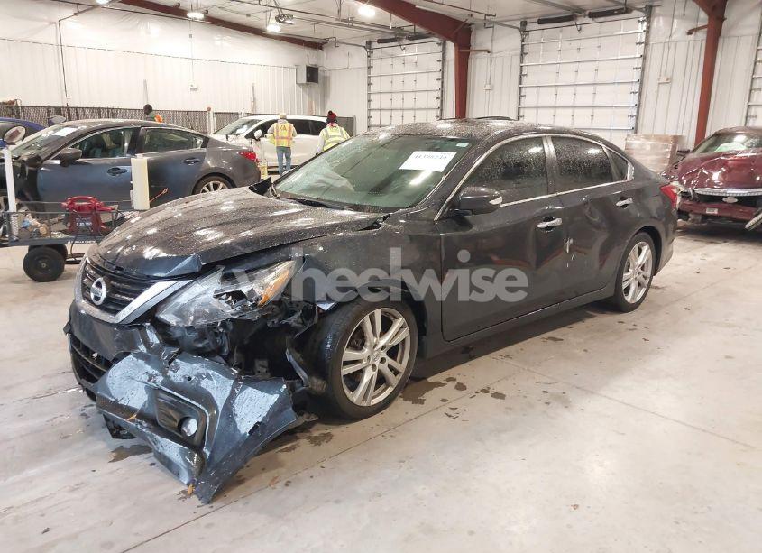 Photo 2 of 2016 Nissan Altima (VIN 1N4BL3AP0GC155420)
