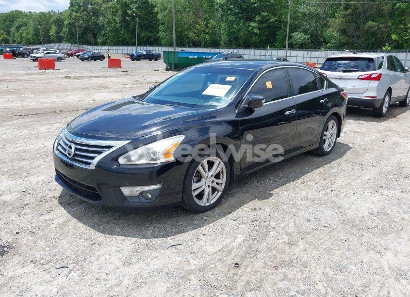 Photo 2 of 2013 Nissan Altima 3.5 SL (VIN 1N4BL3AP1DC117237)