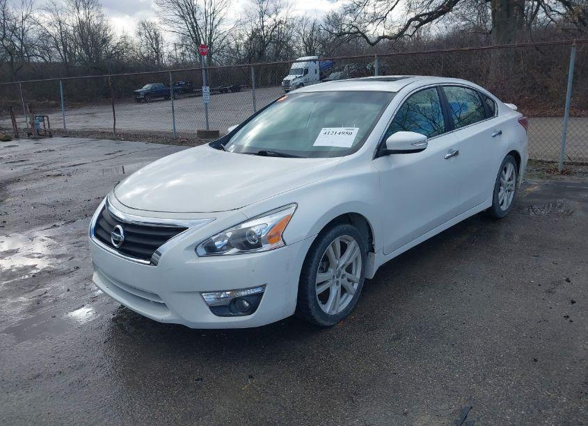 Photo 2 of 2013 Nissan Altima 3.5 SV (VIN 1N4BL3AP1DC144325)