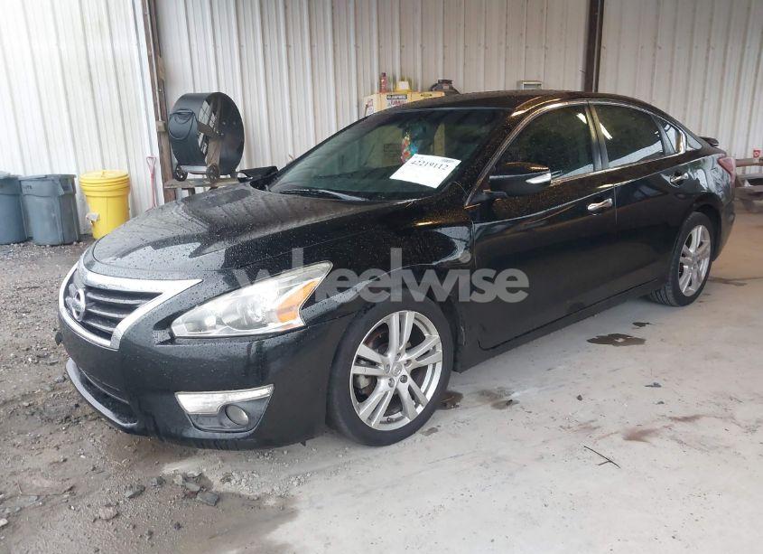 Photo 2 of 2013 Nissan Altima 3.5 SL (VIN 1N4BL3AP1DC160671)