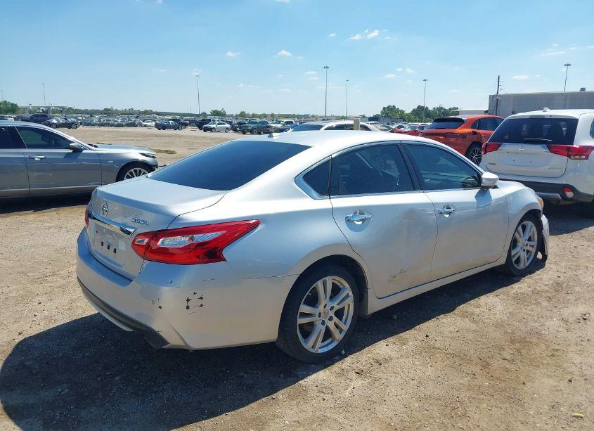 Photo 4 of 2016 Nissan Altima 3.5 SL/3.5 SR (VIN 1N4BL3AP2GC151434)