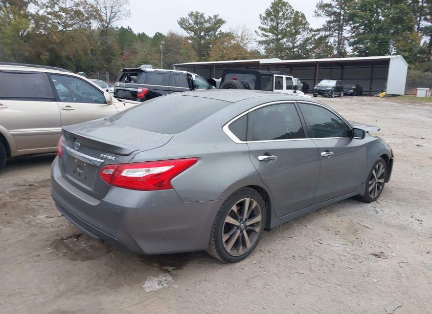 Photo 4 of 2016 Nissan Altima 3.5 SR (VIN 1N4BL3AP5GC173136)