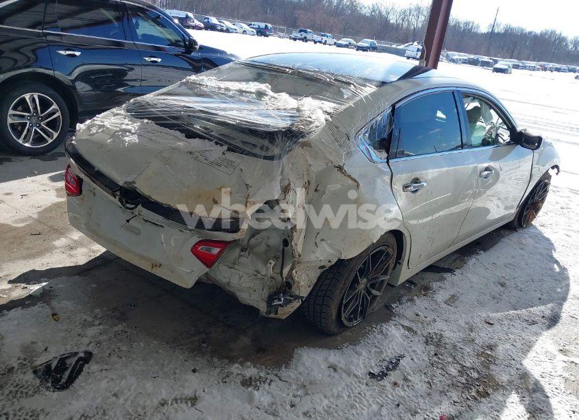 Photo 4 of 2016 Nissan Altima 3.5 SR (VIN 1N4BL3AP6GC163361)