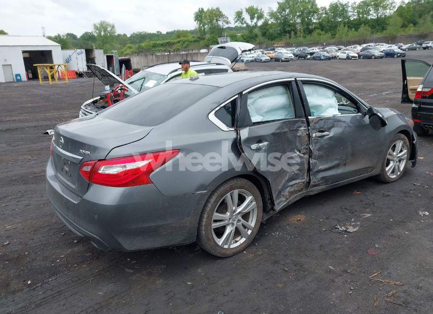 Photo 4 of 2017 Nissan Altima 3.5 SL (VIN 1N4BL3AP7HC108127)
