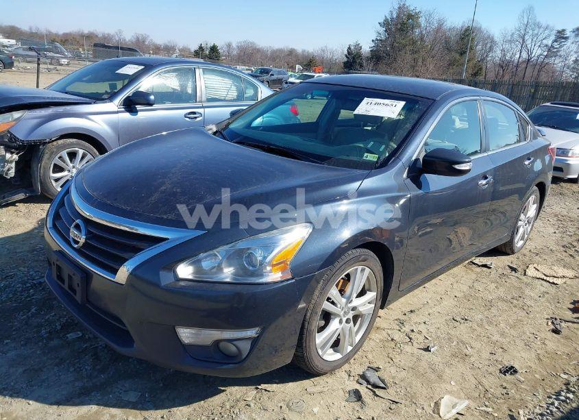 Photo 2 of 2013 Nissan Altima 3.5 SL (VIN 1N4BL3AP8DC230229)