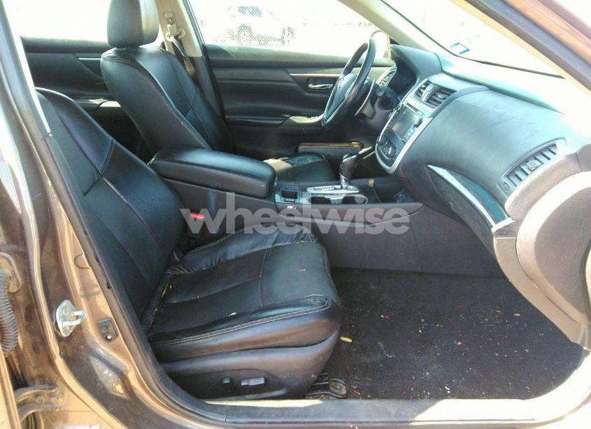 Photo 5 of 2017 Nissan Altima 3.5 SL/3.5 SR (VIN 1N4BL3AP8HC115359)