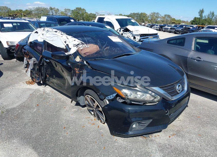 2017 Nissan Altima 3.5 SR (VIN 1N4BL3AP8HC151083) main photo