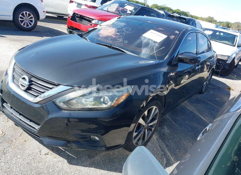 Photo 2 of 2017 Nissan Altima 3.5 SR (VIN 1N4BL3AP8HC151083)