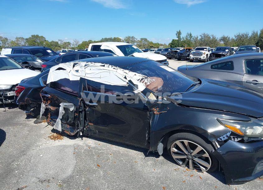 Photo 6 of 2017 Nissan Altima 3.5 SR (VIN 1N4BL3AP8HC151083)