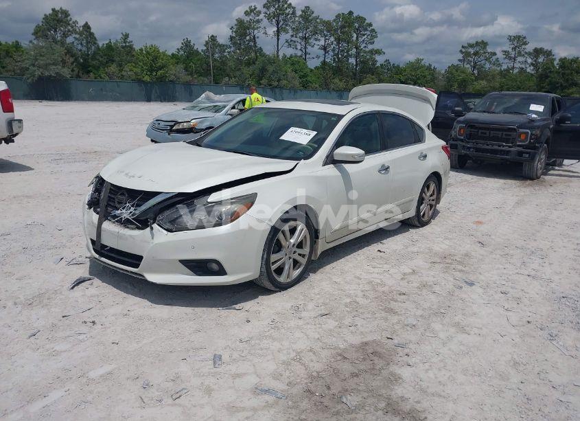 Photo 2 of 2017 Nissan Altima 3.5 SL (VIN 1N4BL3AP8HC221732)