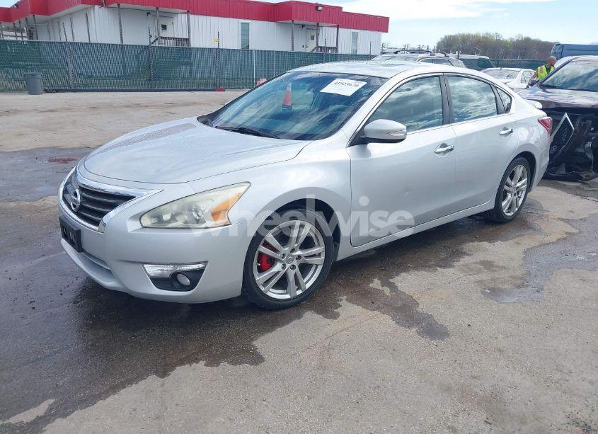 Photo 2 of 2013 Nissan Altima 3.5 SL (VIN 1N4BL3AP9DC219496)