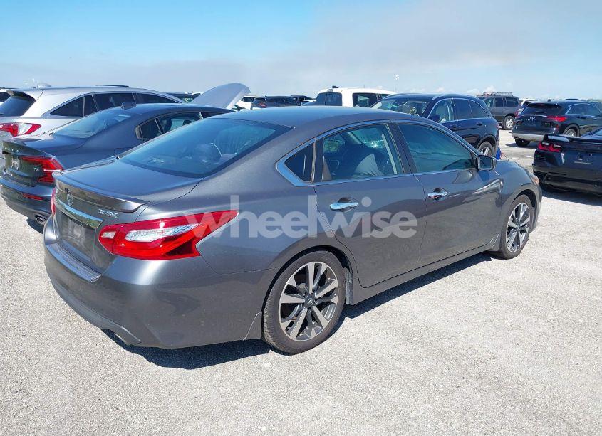 Photo 4 of 2016 Nissan Altima 3.5 SR (VIN 1N4BL3AP9GC229644)