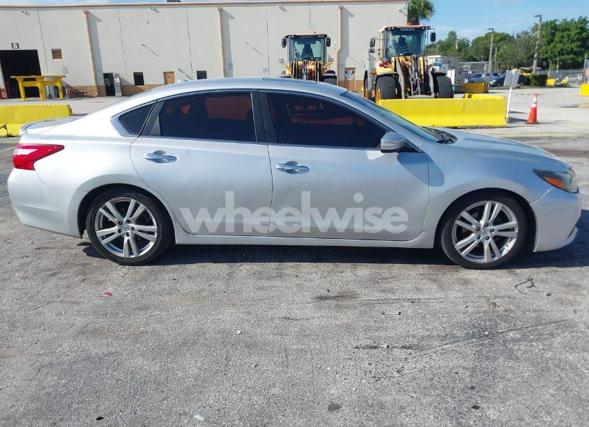 Photo 6 of 2017 Nissan Altima 3.5 SL (VIN 1N4BL3APXHC190404)