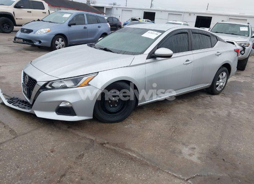 Photo 2 of 2019 Nissan Altima 2.5 S (VIN 1N4BL4BV0KC126835)